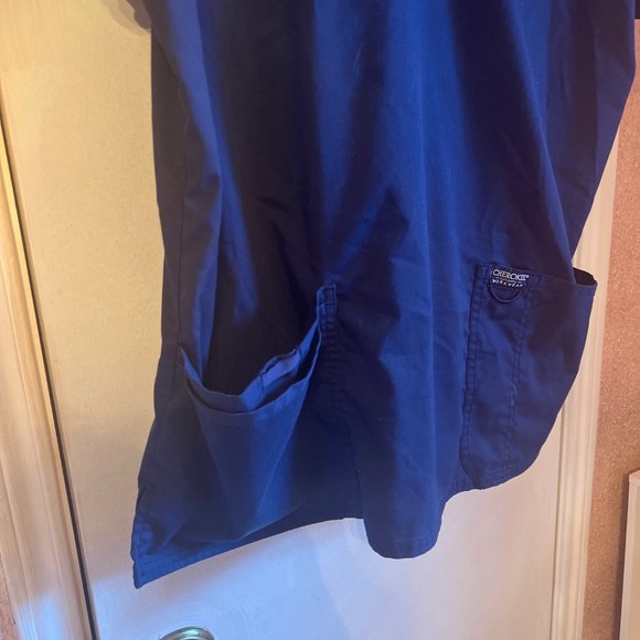 Cherokee Workwear Revolution Womens V-Neck Scrub Top L/G Navy Blue With Pockets - Picture 4 of 7